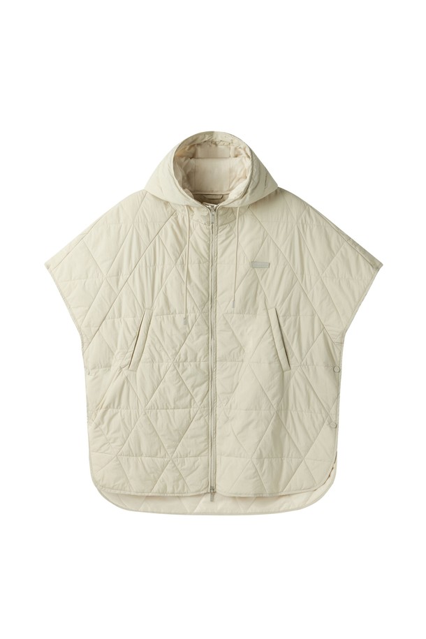 W 하프 슬리브 퀼티드 폰초 - L/베이지 (P254WPV133)는 베이지 및 네이비 컬러로 출시된 여성용 아우터입니다. 봄, 여름, 가을, 겨울 모두 착용 가능하며, 캐주얼, 미니멀, 클래식 스타일을 연출할 수 있습니다. 광택 나일론 소재에 삼각형 퀄팅 패턴이 돋보이며, 케이프 스타일과 사이드 스냅 버튼, 테이프 디자인으로 포인트를 더했습니다. 루즈핏의 레귤러 기장으로 편안하게 착용할 수 있으며, 반소매 디자인과 부드러운 촉감이 특징입니다. 동네 마실룩, 여행룩, 겨울 데일리룩 등 다양한 TPO에 활용하기 좋습니다.
