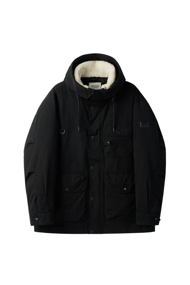 3 in 1 디테쳐블 다운 - 블랙(P254MDW457)은 겨울철 추위를 완벽하게 막아주는, 탈부착 가능한 3-in-1 기능의 다운 점퍼입니다. 일상과 여행을 아우르는 캐주얼 스타일에 미니멀하고 클래식한 무드를 더해 어떤 룩에도 훌륭하게 어울립니다. 부드러운 촉감의 나일론 소재를 사용하여 편안한 착용감을 선사하며, 레귤러 핏과 긴 소매 기장으로 활동성을 높였습니다. 보온성과 방수 기능을 갖춰 궂은 날씨에도 끄떡없으며, 집업 스타일로 간편하게 착용 가능합니다. 무지 디자인의 블랙 컬러로, 유행을 타지 않고 오랫동안 즐겨 입을 수 있습니다.
