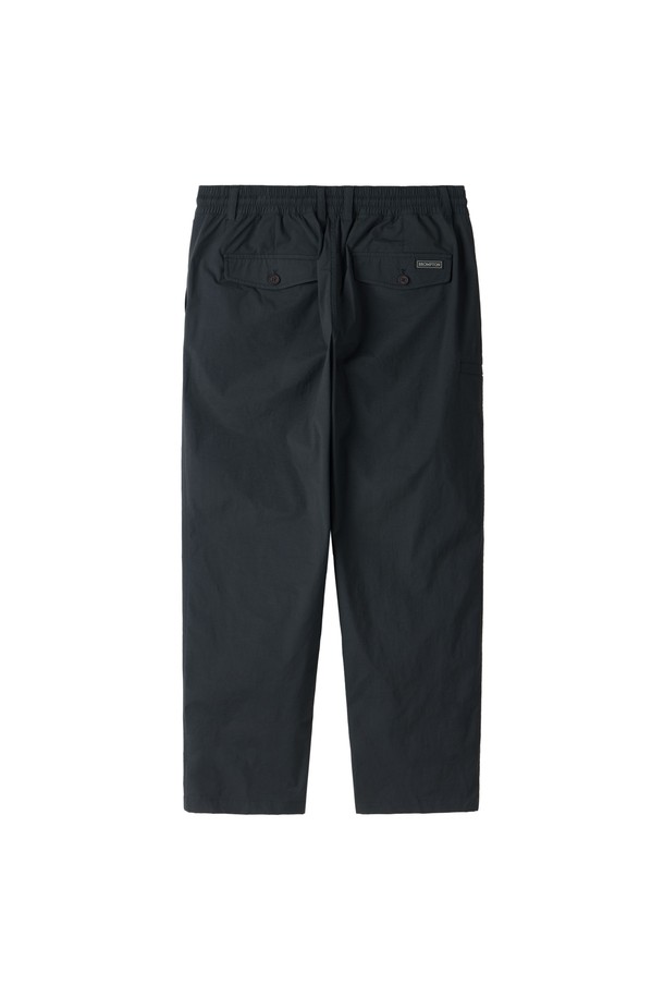 캐럿 트라우저 - C/그레이 (P253MPT103)는 캐주얼, 스포티, 미니멀 스타일을 아우르는 바지입니다. 봄, 여름, 가을, 겨울 사계절 모두 착용 가능하며, 캠핑, 사이클, 일상생활 등 다양한 용도로 활용할 수 있습니다. 나일론, 면, 폴리에스테르, 폴리우레탄 혼방 소재로 제작되어 방수 및 신축성이 뛰어나며 편안한 착용감을 제공합니다. 허리 스트링과 밴딩 처리로 편안한 착용감을 선사하며, 원턱 디테일과 힙, 허벅지 부분 활동성 강화 디자인으로 활동성을 높였습니다. 그레이 컬러에 무지 패턴으로 어떤 스타일에도 쉽게 매치할 수 있는 실용적인 아이템입니다.
