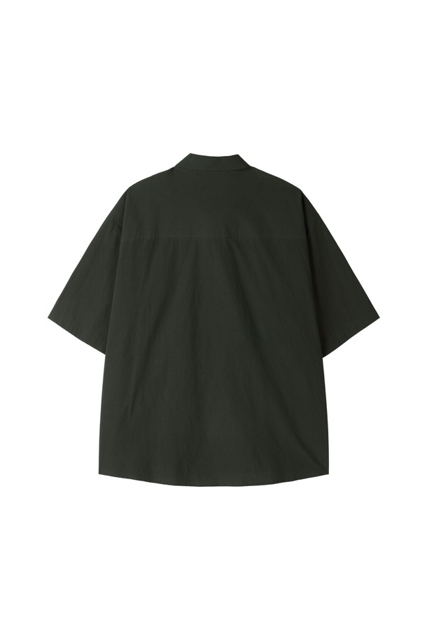 마이크로 시어서커 세트 하프 슬리브 셔켓 - 카키 2 (P252MJK484)는 봄, 여름 시즌에 적합한 남녀 공용 자켓입니다. 캐주얼하고 베이직한 스타일로, 데이트룩이나 카페룩에 활용하기 좋습니다. 시원한 촉감의 면, 폴리에스터 혼방 소재의 얇은 두께감으로 편안하게 착용 가능하며, 세미 오버핏으로 제작되었습니다. 반소매 기장의 셔켓으로, 베이직 칼라와 사이드 포켓 디테일이 돋보이며, 세트 상품으로 구성되어 활용도를 높였습니다.
