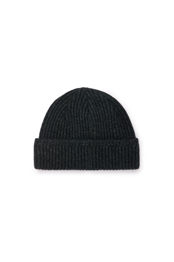 라벨 포인트 숏 비니 – 씨/그레이 (P254AHA422)는 가을, 겨울 시즌에 착용하기 좋은 모자입니다. 모 75%, 나일론 25%의 부드러운 혼방 소재로 제작되었으며, 중간 깊이의 숏비니와 미드비니의 중간 기장으로 두상에 자연스럽게 맞는 핏을 선사합니다. 무지 디자인에 라벨 장식이 더해져 미니멀하고 베이직한 스타일을 연출하며, 약간의 신축성이 있어 편안한 착용감을 제공합니다. 일상, 산책, 집콕 등 다양한 상황에서 보온성을 더해주는 아이템입니다. 씨/그레이, 카키, 오렌지 세 가지 색상으로 만나보세요.