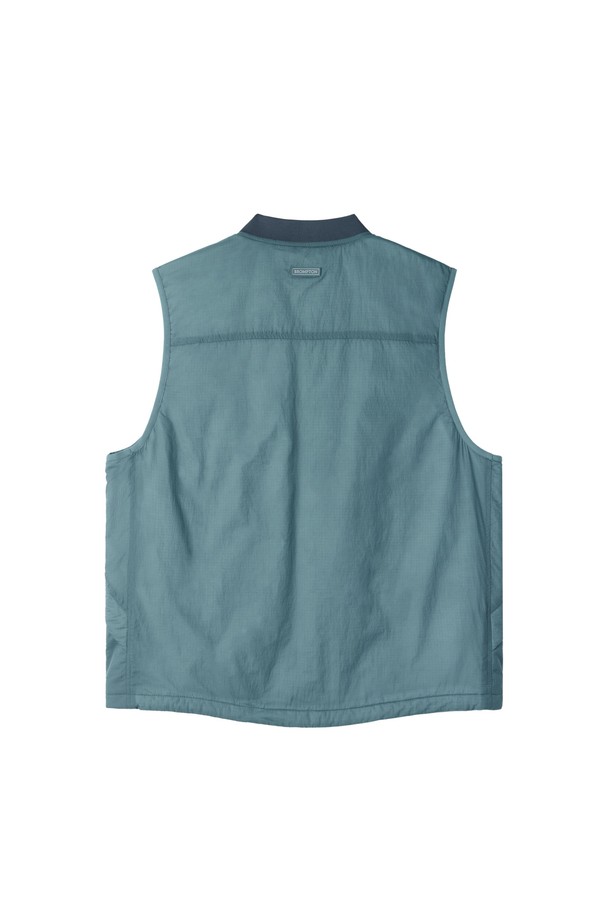 라이트웨이트 패디드 베스트 - L/블루 (P254MPV130)는 가볍고 따뜻한 착용감을 제공하는 패딩 베스트입니다. 목을 감싸는 넥 라인 립 디테일과 지퍼 및 넥 RIB 배색 컬러 포인트가 스포티한 무드를 더합니다. 전면부 사선 포켓으로 실용성을 높였으며, 가볍고 따뜻한 경량 패딩 충전재로 제작되어 겨울 및 간절기에 활용하기 좋습니다. 세미 오버핏으로 편안하게 착용 가능하며, 일상, 아웃도어, 여행 등 다양한 TPO에 맞춰 스포티, 캐주얼, 미니멀 스타일을 연출할 수 있습니다. 라이트블루와 오렌지 두 가지 컬러로 출시되었습니다.
