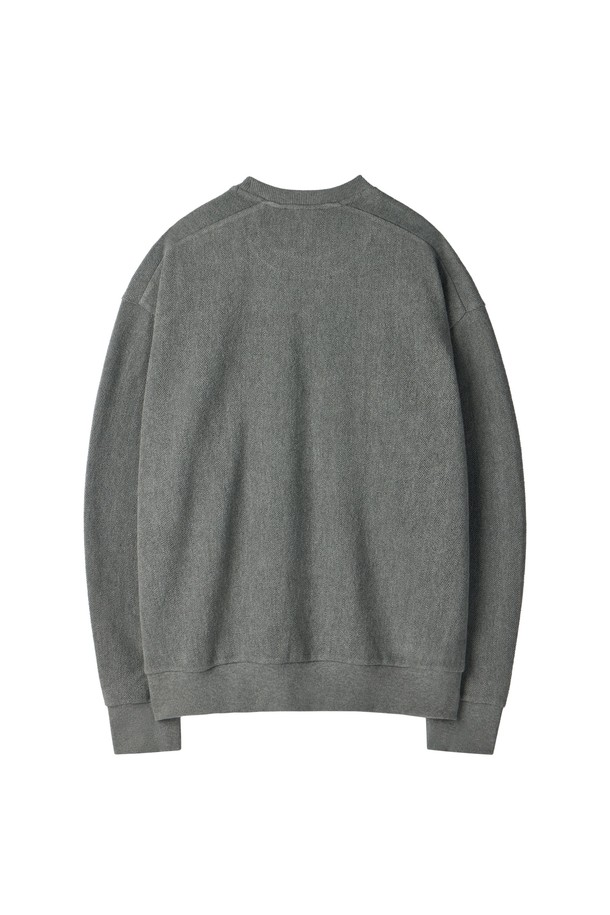 헤링본 조직감으로 고급스러운 무드를 연출하는 HERINBONE SWEATSHIRT - M/GREY (헤링본 스웨트셔츠 - M/그레이)입니다. 면과 폴리우레탄 혼방 소재로 제작되어 편안한 착용감을 선사하며, 레귤러 핏과 라운드넥 디자인으로 심플하면서도 세련된 스타일을 완성합니다. 봄, 여름, 가을, 겨울 사계절 모두 활용 가능하며, 미니멀, 클래식, 캐주얼 스타일을 즐기는 분들께 추천합니다. 특히, 가죽 디테일이 포인트로 더해져 카페룩과 같은 TPO에 잘 어울립니다. M/GREY, BLACK, ORANGE 세 가지 색상으로 만나보세요.
