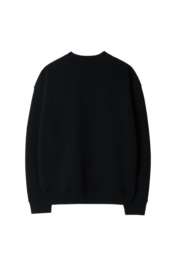 BMW MINI X BROMPTON 스웨트셔츠 - 블랙 (P253USW510)는 BMW MINI와 브롬톤의 콜라보레이션으로 탄생한 스웨트셔츠입니다. 면과 폴리에스테르 혼방 소재로 제작되어 부드러운 촉감과 가벼운 착용감을 제공합니다. 레귤러 핏, 라운드넥 디자인으로 편안한 착용이 가능하며, 일상 및 캐주얼 스타일 모두에 잘 어울립니다. 블랙, 레이싱 그린, 베이지 세 가지 컬러 옵션으로 출시되었으며, 봄/가을/겨울 계절에 활용하기 좋습니다. 클래식, 캐주얼, 미니멀 스타일을 즐기는 분들께 추천하는 겨울 데일리룩 아이템입니다.
