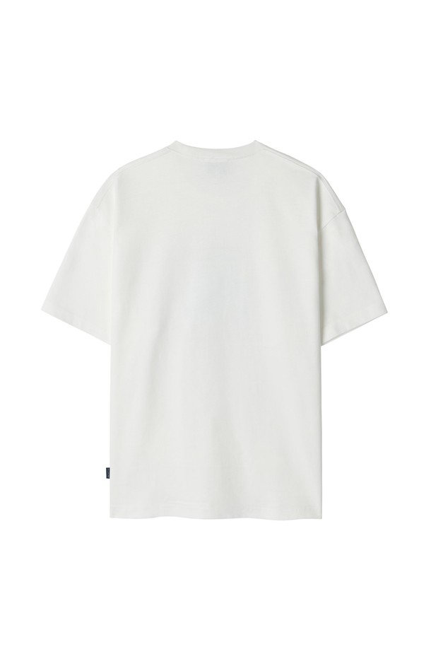 BMW MINI (비엠더블유 미니)와 브롬톤의 콜라보레이션 티셔츠입니다. 10수 코튼 100% 소재로 제작되어 부드러운 촉감을 선사하며, 사계절 내내 편안하게 착용할 수 있습니다. 릴랙스 핏의 라운드넥 디자인으로 캐주얼하고 미니멀한 스타일을 연출합니다. 화이트 컬러 바탕에 프린트, 로고, 캐릭터 무늬가 돋보이며, 동네 마실룩이나 여행룩에 적합합니다. 신축성은 없으며, 반소매 기장입니다.
