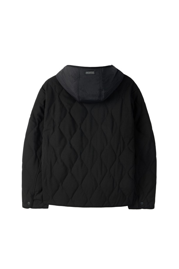 W 후드 탈부착 패디드 재킷 - 블랙 (P254WPD135)은 겨울철 추위를 막아줄 여성용 패딩 점퍼입니다. 캐주얼, 미니멀, 클래식 스타일을 아우르며 출근룩과 여행룩에 모두 활용하기 좋습니다. 부드러운 나일론 소재와 두꺼운 두께감으로 보온성을 높였으며, 후드 탈부착이 가능하여 다양한 연출이 가능합니다. 레귤러핏으로 편안하게 착용할 수 있으며, 블랙 컬러와 무지 디자인으로 어떤 스타일에도 쉽게 매치할 수 있습니다. 긴 소매와 집업 여밈 방식으로 실용성을 더했습니다.
