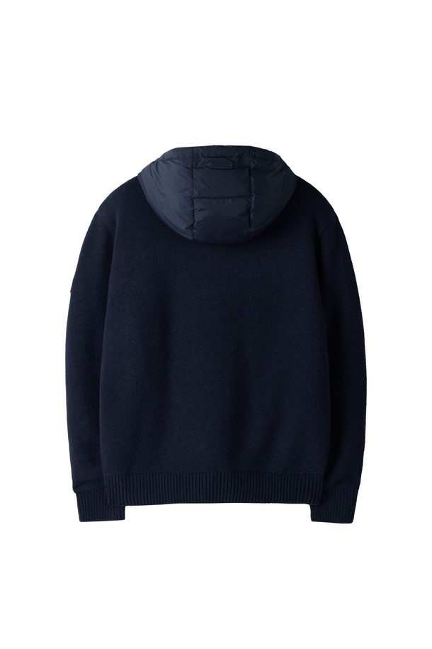 HYBRID HOODED DOWN - 네이비 (P254MDW450)는 일상과 여행, 캠핑 등 다양한 TPO에 활용하기 좋은 남녀 공용 후드 패딩입니다. 캐주얼, 스포티, 미니멀 스타일을 추구하는 고객에게 적합하며, 부드러운 촉감의 나일론 소재와 두꺼운 두께감으로 겨울철 따뜻함을 선사합니다. 무지 디자인에 레귤러핏으로 제작되었으며, 집업 방식으로 간편하게 착용할 수 있습니다. 크롭 기장의 하이브리드 패딩으로, 후드가 부착되어 있어 더욱 실용적입니다.
