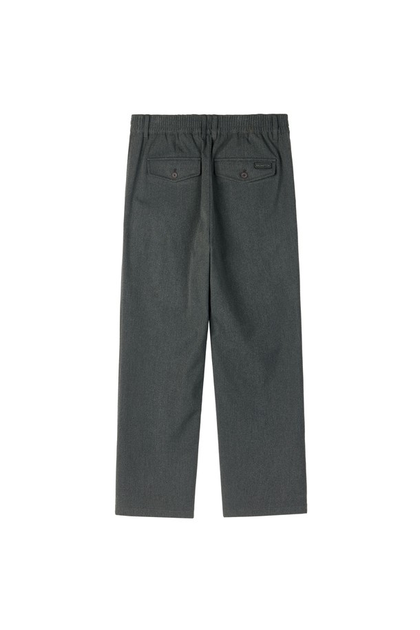 브러쉬드 트라우저 - C/그레이 (P254MPT141)는 남성용 바지로, 가을과 겨울에 착용하기 좋은 긴 기장의 울 소재 바지입니다. 부드러운 촉감의 레귤러핏으로, 베이직하고 클래식한 스타일을 연출합니다. 무지 디자인에 두꺼운 두께감으로 보온성을 높였으며, 브러쉬드 가공으로 고급스러운 느낌을 더했습니다. 오피스룩, 비즈니스 캐주얼, 출근룩 등 다양한 TPO에 활용 가능한 미니멀한 디자인의 바지입니다.
