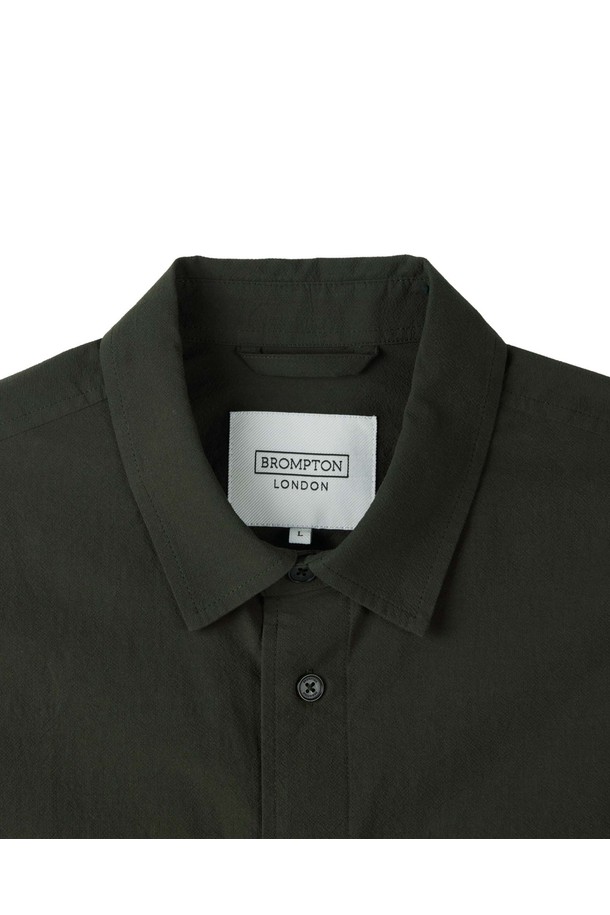 마이크로 시어서커 세트 하프 슬리브 셔켓 - 카키 2 (P252MJK484)는 봄, 여름 시즌에 적합한 남녀 공용 자켓입니다. 캐주얼하고 베이직한 스타일로, 데이트룩이나 카페룩에 활용하기 좋습니다. 시원한 촉감의 면, 폴리에스터 혼방 소재의 얇은 두께감으로 편안하게 착용 가능하며, 세미 오버핏으로 제작되었습니다. 반소매 기장의 셔켓으로, 베이직 칼라와 사이드 포켓 디테일이 돋보이며, 세트 상품으로 구성되어 활용도를 높였습니다.
