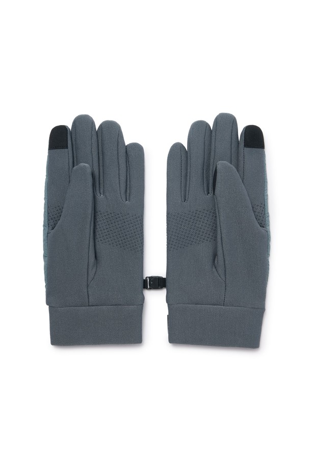 **POLARTEC GLOVES - 블루 (P254AGL110)**

보온성과 방한 기능이 뛰어난 폴라텍 소재의 장갑입니다. 일상생활과 아웃도어 활동 모두에 적합하며, 손가락 분리형 디자인으로 활동성을 높였습니다. 짙은 블루 컬러의 무지 디자인으로 캐주얼, 미니멀, 고프코어 스타일을 연출하기 좋습니다. 겨울철 추위 속에서도 따뜻하고 부드러운 촉감을 선사하는 두꺼운 두께감의 장갑입니다.
