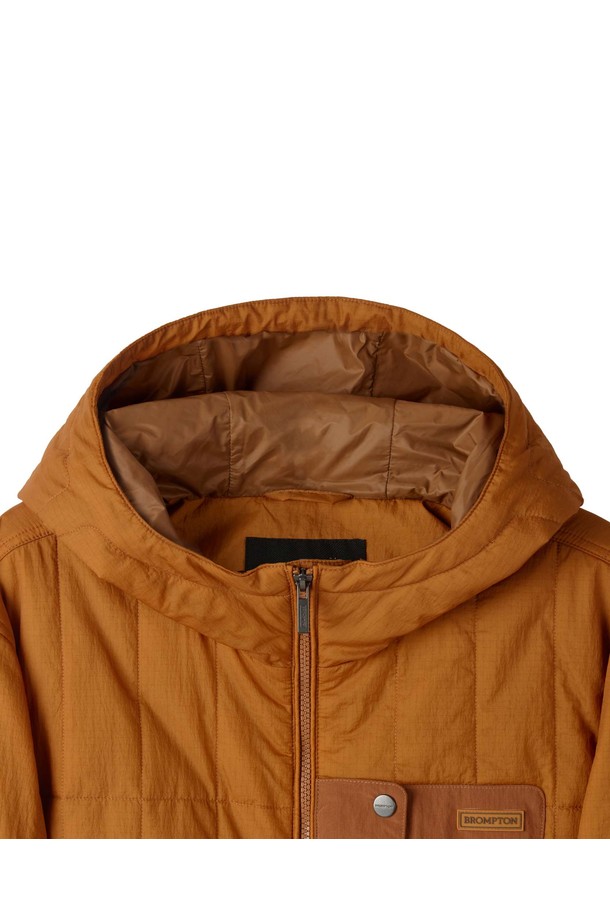 오렌지 컬러의 SQUARE-QUILTED PADDED JUMPER (P254UPD130)는 캐주얼, 스포티한 스타일의 오버핏 패딩 점퍼입니다. 봄, 가을, 겨울 시즌에 착용하기 좋으며, 립스탑 원단과 사각 퀄팅 패턴으로 디자인되었습니다. 부드러운 촉감의 나일론, 폴리에스테르 혼방 소재로 제작되었으며, 두꺼운 두께감으로 보온성을 높였습니다. 긴 소매와 집업 스타일, 가슴 포켓 디테일, 방수 기능이 더해져 겨울 데일리룩, 산책룩, 여행룩에 활용하기 좋습니다. 실리콘 패치가 포인트로 더해져 미니멀한 무드를 연출합니다.
