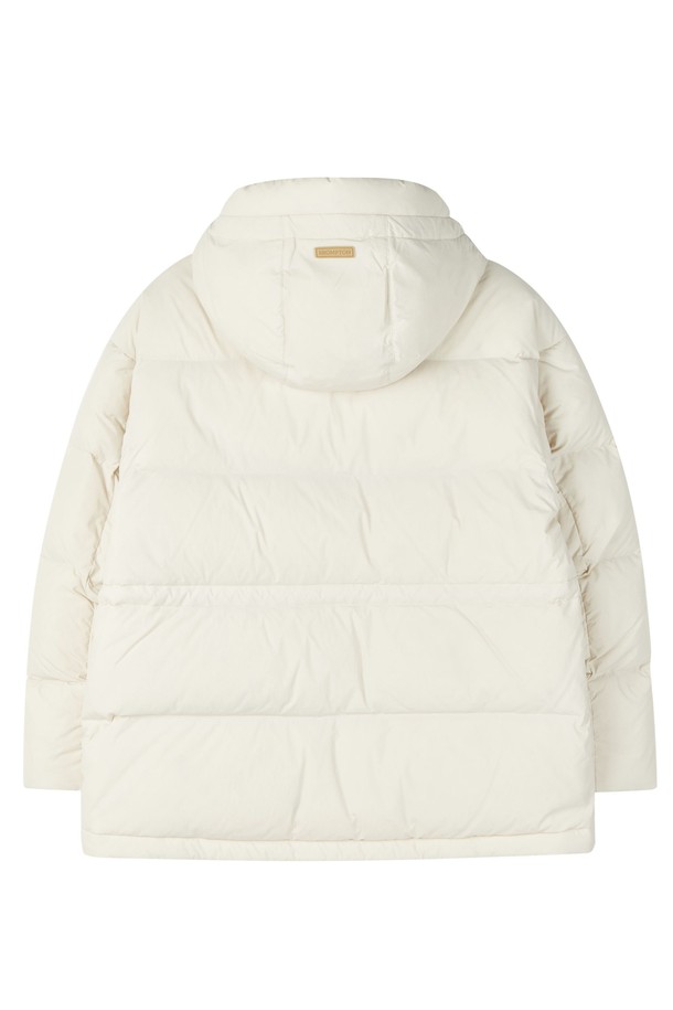 W 브리티시 캠퍼 미디 다운 점퍼 - 아이보리 (P254WDW453)는 여성용 다운 점퍼입니다. 캐주얼하고 베이직한 스타일로, 겨울철 일상에서 따뜻하게 착용하기 좋습니다. 미디엄 기장의 아이보리 컬러 무지 디자인이며, 집업 방식으로 간편하게 입고 벗을 수 있습니다. 부드러운 촉감의 나일론과 다운 소재로 제작되었으며, 후드와 포켓 디테일이 있습니다. 보온과 방풍 기능으로 추운 날씨에도 쾌적하게 활동할 수 있습니다.
