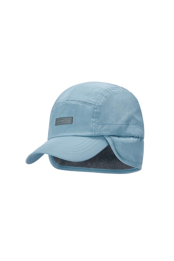 블루 컬러의 이어플랩 캠프캡(EARFLAP CAMP CAP - BLUE (P255AHA110))입니다. 봄, 여름, 가을 계절에 착용하기 좋은 모자로, 가볍고 부드러운 나일론 소재를 사용하여 편안한 착용감을 선사합니다. 깊은 모자 깊이와 중간 챙 넓이로 디자인되었으며, 무지 패턴에 이어플랩 디테일이 더해져 개성 있는 스타일을 연출합니다. 5패널 구조로 제작되었으며, 사이즈 조절이 가능하여 여행룩이나 산책룩 등 다양한 TPO에 캐주얼, 미니멀, 시티보이 스타일을 연출하기 좋습니다.
