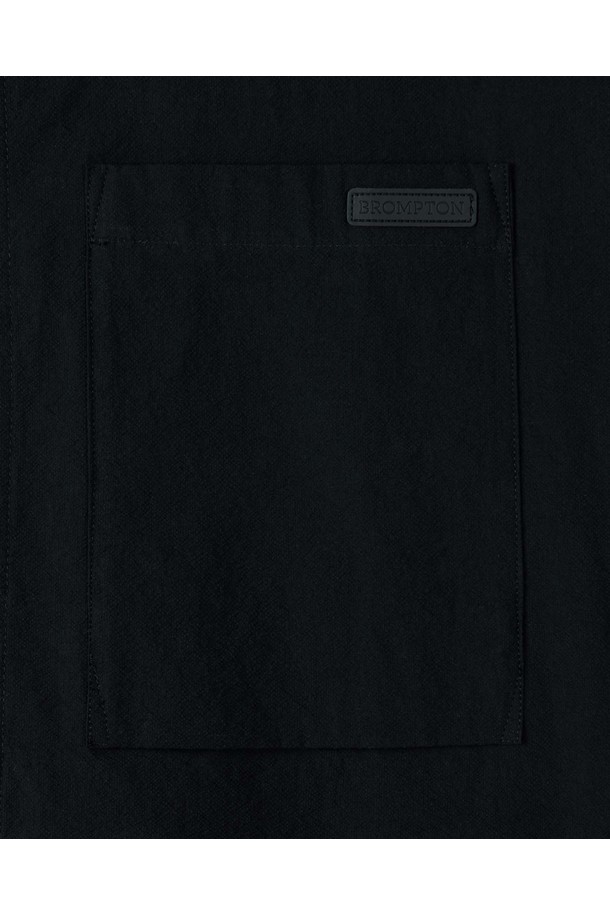 마이크로 시어서커 셋업 하프 슬리브 셔켓 - 블랙 (P252MJK484)은 봄, 여름 시즌에 어울리는 베이직 스타일의 셔켓입니다. 시원한 면 소재와 얇은 두께감으로 쾌적한 착용감을 선사하며, 세미 오버핏으로 편안하게 연출할 수 있습니다. 반소매 디자인과 시어서커 패턴이 특징이며, 데이트룩, 카페룩 등 다양한 TPO에 활용하기 좋습니다. 사이드 포켓과 베이직 칼라, 버튼 여밈 방식, 그리고 세트 상품 구성으로 실용성을 더했습니다. 캐주얼, 미니멀, 클래식 스타일을 즐겨 입는 분들께 추천합니다.
