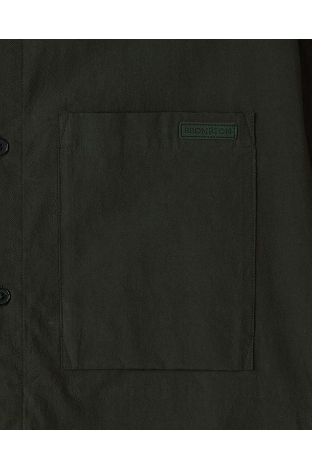 마이크로 시어서커 세트 하프 슬리브 셔켓 - 카키 2 (P252MJK484)는 봄, 여름 시즌에 적합한 남녀 공용 자켓입니다. 캐주얼하고 베이직한 스타일로, 데이트룩이나 카페룩에 활용하기 좋습니다. 시원한 촉감의 면, 폴리에스터 혼방 소재의 얇은 두께감으로 편안하게 착용 가능하며, 세미 오버핏으로 제작되었습니다. 반소매 기장의 셔켓으로, 베이직 칼라와 사이드 포켓 디테일이 돋보이며, 세트 상품으로 구성되어 활용도를 높였습니다.
