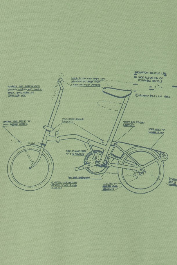 브롬톤 바이시클 그래픽 티셔츠 - A/민트 (P252UTS439)는 산뜻한 민트 베이지 컬러의 공용 티셔츠입니다. 여름철 일상룩에 적합하며, 헤리티지 스타일의 그래픽 프린트가 특징입니다. 앞면 포켓 디테일과 뒷면 브롬톤 매뉴얼 프린트가 돋보이며, 릴렉스 핏과 부드러운 면 소재로 편안한 착용감을 선사합니다. 데님, 치노 팬츠, 쇼츠 등과 매치하여 개성 있는 스타일을 연출하거나 단품 또는 레이어드하여 다채롭게 활용할 수 있습니다. 특히, 동네 마실룩, 여행룩, 휴가룩에 캐주얼, 클래식, 미니멀한 무드를 더해줍니다.
