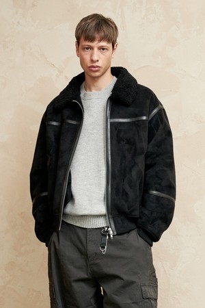 스웨이드 세미 오버 라인 무스탕 맨 (블랙)