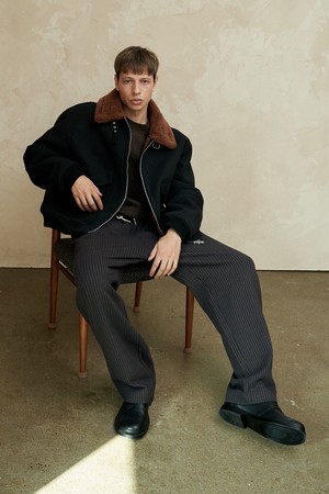 오버핏 미니멀 포켓 집업 무스탕 (블랙)