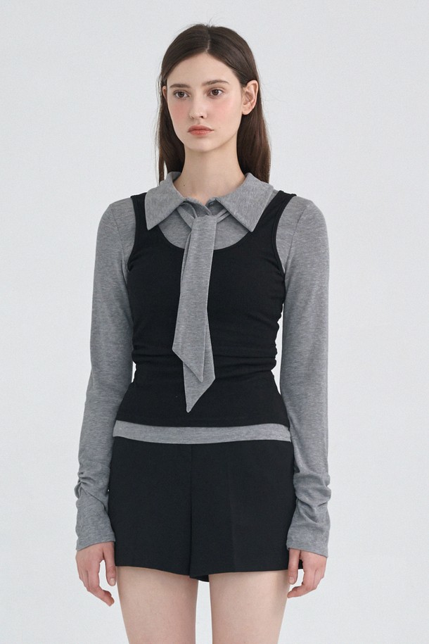 세련된 무드의 로넌 레이어드 타이 티입니다. 미니멀하면서도 클래식한 스타일을 연출하며, 가을에 어울리는 긴소매 티셔츠입니다. 블랙과 그레이 두 가지 색상으로 만나보실 수 있습니다. 레귤러핏으로 편안하게 착용 가능하며, 타이넥 디자인과 레이어드 디테일이 특징입니다. 무지 패턴으로 다양한 스타일링에 활용하기 좋습니다.
