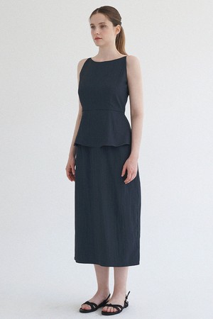 로웰 슬리브리스 페플럼 롱 드레스