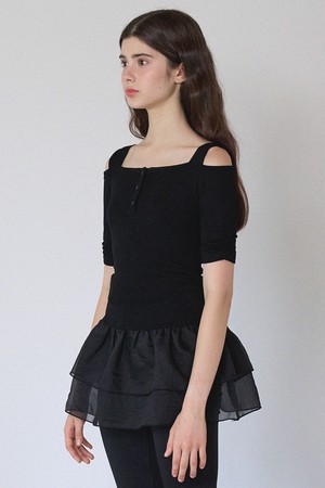 팅커 프릴 오프숄더 티