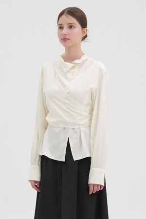 하나 하이 넥 블라우스