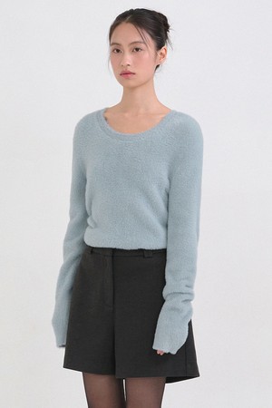 파우더리 유-넥 니트