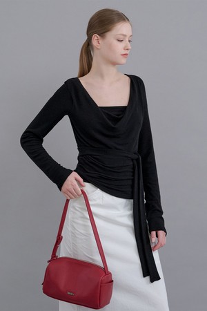 케일리 넥 훌 디테일 티셔츠