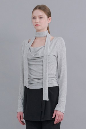 케일리 넥 훌 디테일 티셔츠