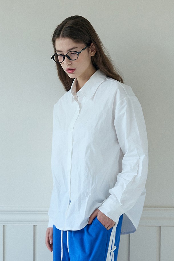 PINKPINEAPPLE - 셔츠 - ESSENTIAL COMFORT SHIRT_WHITE