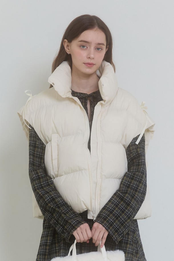 PINKPINEAPPLE - 패딩 - FLUFFY CLOUD VEST_IVORY