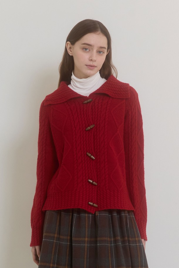 PINKPINEAPPLE - 가디건 - SNOW TWIST TOGGLE CARDIGAN_RED