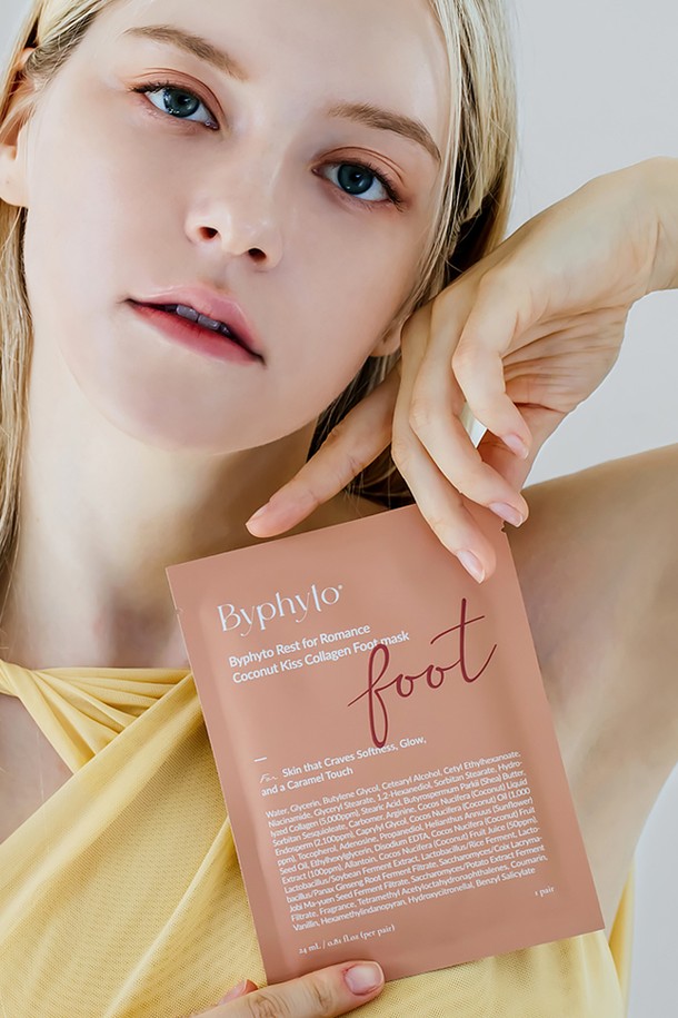 레스트 포 로맨스 코코넛 키스 콜라겐 풋 마스크는 24ml 용량 4매입으로 구성되어, 발을 위한 마스크팩입니다. 코코넛과 콜라겐 성분이 함유되어 있어, 보습과 각질 제거에 도움을 줍니다. 스킨케어 용도로 사용하며, 일회용 제품입니다. 발 관리를 통해 부드럽고 촉촉한 피부로 가꿀 수 있습니다.
