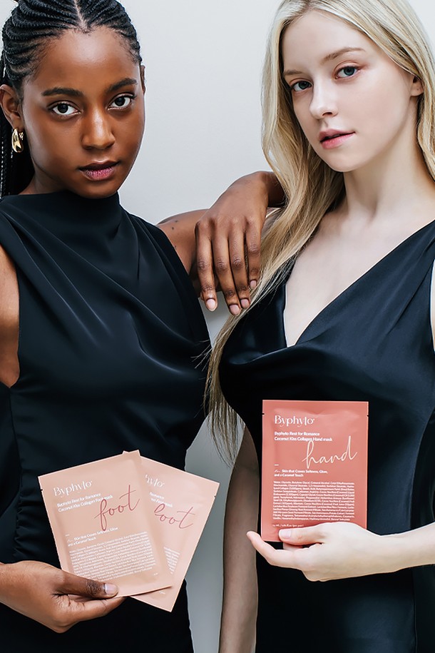 레스트 포 로맨스 코코넛 키스 콜라겐 풋 마스크는 24ml 용량 4매입으로 구성되어, 발을 위한 마스크팩입니다. 코코넛과 콜라겐 성분이 함유되어 있어, 보습과 각질 제거에 도움을 줍니다. 스킨케어 용도로 사용하며, 일회용 제품입니다. 발 관리를 통해 부드럽고 촉촉한 피부로 가꿀 수 있습니다.
