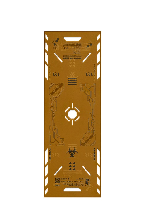 액시스 IGT 하프유닛 상판 트레이는 캠핑을 위한 필수 아이템입니다. 블랙, 올리브 그린, 탄 세 가지 색상으로 출시되어 밀리터리 스타일을 연출하며, 견고한 스틸 소재로 제작되었습니다. 접이식 기능으로 휴대 및 보관이 간편하며, 내열성을 갖춰 캠핑 시 안전하게 사용할 수 있습니다. 정밀 그래픽 및 레터링 각인, 전술적 디자인, 최적화된 무게, 테이블 중앙 안정성을 통해 기계적 미학을 더했습니다.
