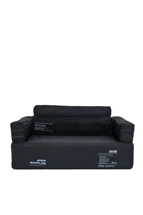 본플래그 택티컬 에어쇼파 2인용은 캠핑 및 아웃도어 활동에 적합한 에어쇼파입니다. 튼튼한 Oxford 1000D 소재로 제작되어 내구성이 뛰어나며, 방수 기능을 갖춰 야외에서도 안심하고 사용할 수 있습니다. 접이식 디자인으로 휴대가 간편하며, 그라운드시트가 포함되어 바위나 날카로운 표면으로부터 보호해줍니다. 블랙 컬러의 무지 디자인으로 어떤 환경에도 잘 어울리며, 2인까지 사용할 수 있습니다. 디자인 등록이 완료되어 품질을 보장합니다.
