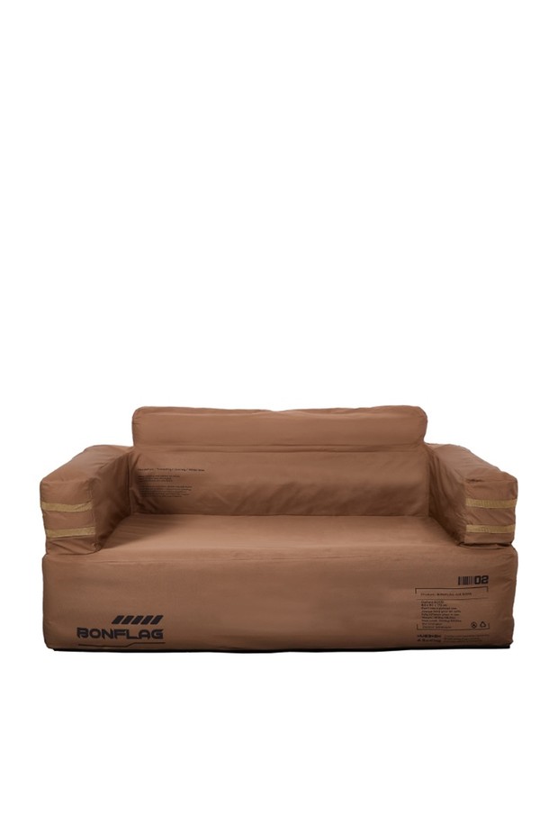 본플래그(Bonflag) 택티컬 에어쇼파 2인용은 캠핑 및 실외 활동에 적합한 에어소파입니다. 옥스포드 소재의 브라운 컬러로, 내구성과 방수 기능을 갖춰 험한 야외 환경에서도 안심하고 사용할 수 있습니다. 2인용으로 넉넉한 공간을 제공하며, 견고한 구조와 유니크한 디자인, 혁신적인 디자인을 통해 실용성과 스타일을 모두 잡았습니다. 그라운드 시트가 포함되어 더욱 편리하게 사용할 수 있습니다. 어디든 편안함을 더하는 본플래그 택티컬 에어쇼파로 아웃도어 활동을 즐겨보세요.
