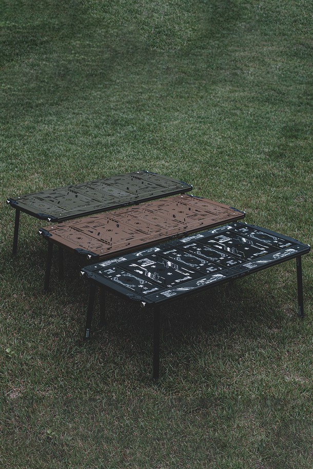 액시스 IGT 테이블 확장 키트 (4유닛)는 캠핑 및 아웃도어 활동에 최적화된 모듈형 테이블 확장 솔루션입니다. 고강도 스틸 프레임과 정밀 가공된 상판, 그리고 안정적인 프레임 구조가 특징이며, 블랙, 올리브 그린, 탄 세 가지 색상으로 제공됩니다. 최대 80kg의 하중을 견디며, 버너, 싱크, 우든탑 등과 호환되어 캠핑 환경을 더욱 편리하게 만들어줍니다.
