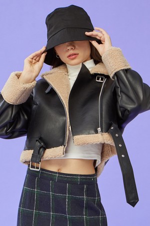 [벨트탈부착] WOMEN 크롭 오버핏 무스탕 플리스 자켓 Black_Beige [라이더 ver.]