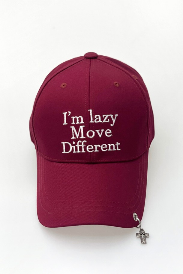 KOLEAT - 모자 - (남녀공용) 레이어드 아일렛 볼캡 레터링 자수 캡모자 [와인]