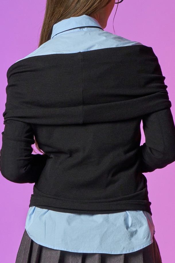 🖤 빈티지 니트 오프숄더 레이어드 이너 긴팔 티셔츠 [블랙]는 소녀스러운 무드와 과감한 스타일을 연출하는 여성 의류입니다. 겨울철 데이트룩, 데일리룩, 모임룩 등 다양한 시간과 장소와 상황에 활용하기 좋은 아이템입니다. 레오파드 패턴의 빈티지 디자인과 오프숄더 네크라인으로 포인트를 더했습니다. 레귤러핏으로 제작되었으며, 긴 소매와 크롭 기장으로 트렌디함을 더했습니다. 니트 소재 특유의 부드러운 촉감으로 편안하게 착용할 수 있습니다.