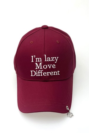 (남녀공용) 레이어드 아일렛 볼캡 레터링 자수 캡모자 [와인]