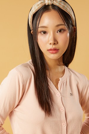 브이넥 에어리 니켈 로고 니트 가디건 [핑크] KCL.