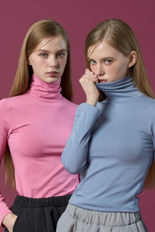 부드러운 모달 소재로 제작된 [2pack] 모달 도톰 스킨핏 니트 목폴라 롱슬리브 긴팔 목티 이너입니다. 가을과 겨울에 따뜻하게 착용할 수 있으며, 베이직한 스타일에 미니멀하고 클래식한 무드를 더해줍니다. 스킨핏으로 몸에 핏되어 슬림한 실루엣을 연출하며, 두꺼운 두께감으로 보온성을 높였습니다. 핑크와 블루 두 가지 색상으로 제공되어 다양한 코디에 활용할 수 있으며, 출근룩 이너로도 좋습니다. 이너용으로 활용하기 좋은 실용적인 아이템입니다.
