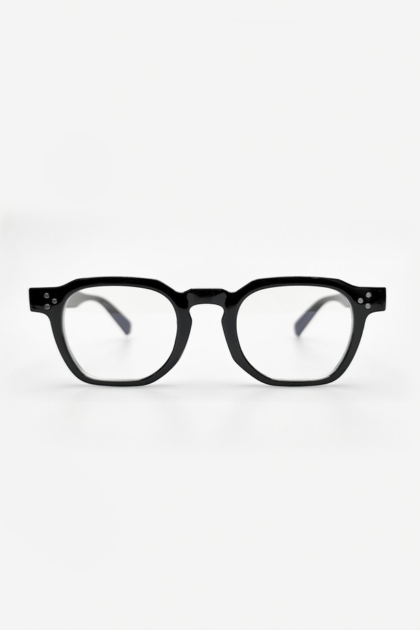 세련된 여성용 레이어드 뿔테 안경입니다. 블랙 컬러의 다각형 프레임 디자인으로 빈티지, 레트로, 베이직 스타일을 모두 아우르며, 아시안핏으로 편안한 착용감을 제공합니다. 플라스틱 소재로 제작되었으며, 블루라이트 차단 기능과 투명 렌즈로 눈 건강까지 생각한 데일리 안경입니다.
