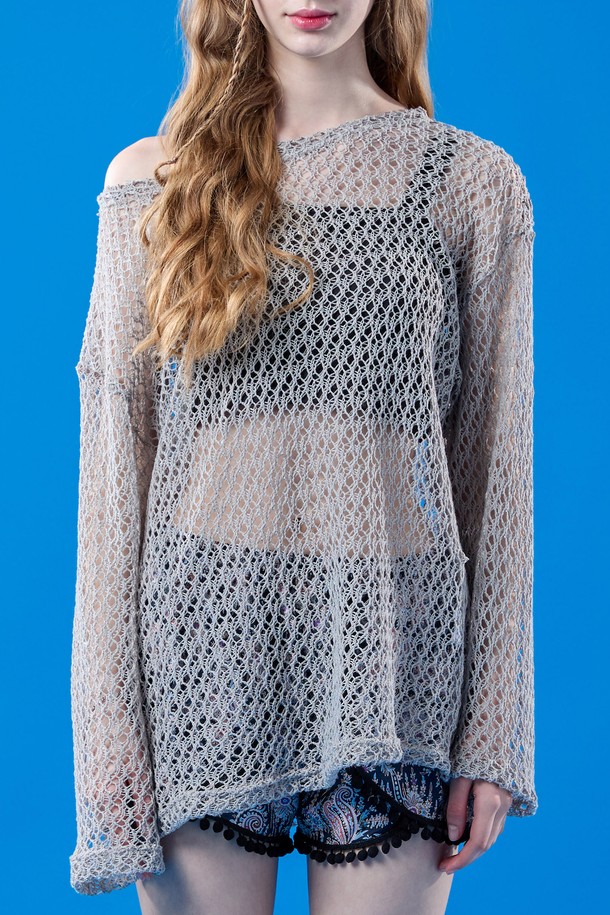 자외선 차단 시스루 네트 워터밤 긴팔티 [그레이] 레이어드티 ver.는 여름철 여성의 페미닌한 스타일을 완성해 줄 아이템입니다. 얇은 두께의 레귤러핏 긴소매 티셔츠로, 시스루 네트 디자인이 특징이며, 라운드넥으로 디자인되었습니다. 일상, 휴가, 바캉스, 리조트 등 다양한 TPO에 어울리며 미니멀, 로맨틱, 리조트 스타일을 연출하기 좋습니다. 자외선 차단 기능을 갖춰 여름철에도 안심하고 착용할 수 있으며, 레이어드 스타일링을 통해 다채로운 연출이 가능합니다.
