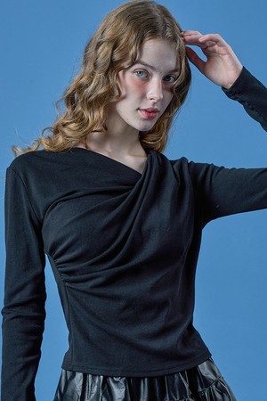 드레이프 브이넥 셔링 플레어 긴팔티 [BLACK] KCL.