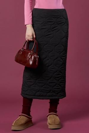 패딩 방한 보온 도톰 누빔 퀼팅 자수 롱스커트 [블랙]
