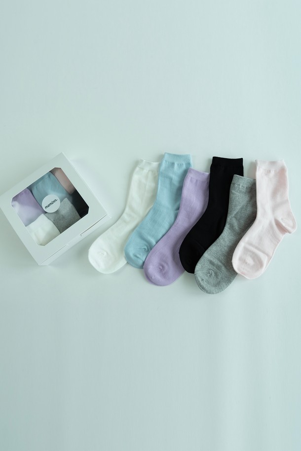 매일 신는 데일리 양말 6족 세트입니다. 부드러운 면과 스판덱스 혼방으로 제작되어 뛰어난 신축성과 편안한 착용감을 제공하며, 발에 압박감 없이 하루 종일 편안하게 신을 수 있습니다. 라이트 퍼플, 그린, 블루, 화이트, 블랙, 베이지, 스카이블루, 라이트 핑크, 그레이 등 다양한 9가지 색상 옵션으로 준비되어 있습니다.
