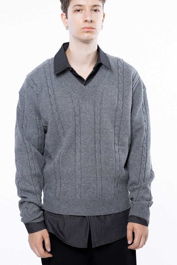 CHANCE'S NOI - 스웨터 - Dense Cable V-neck Kint - Gray /M243TP07GR